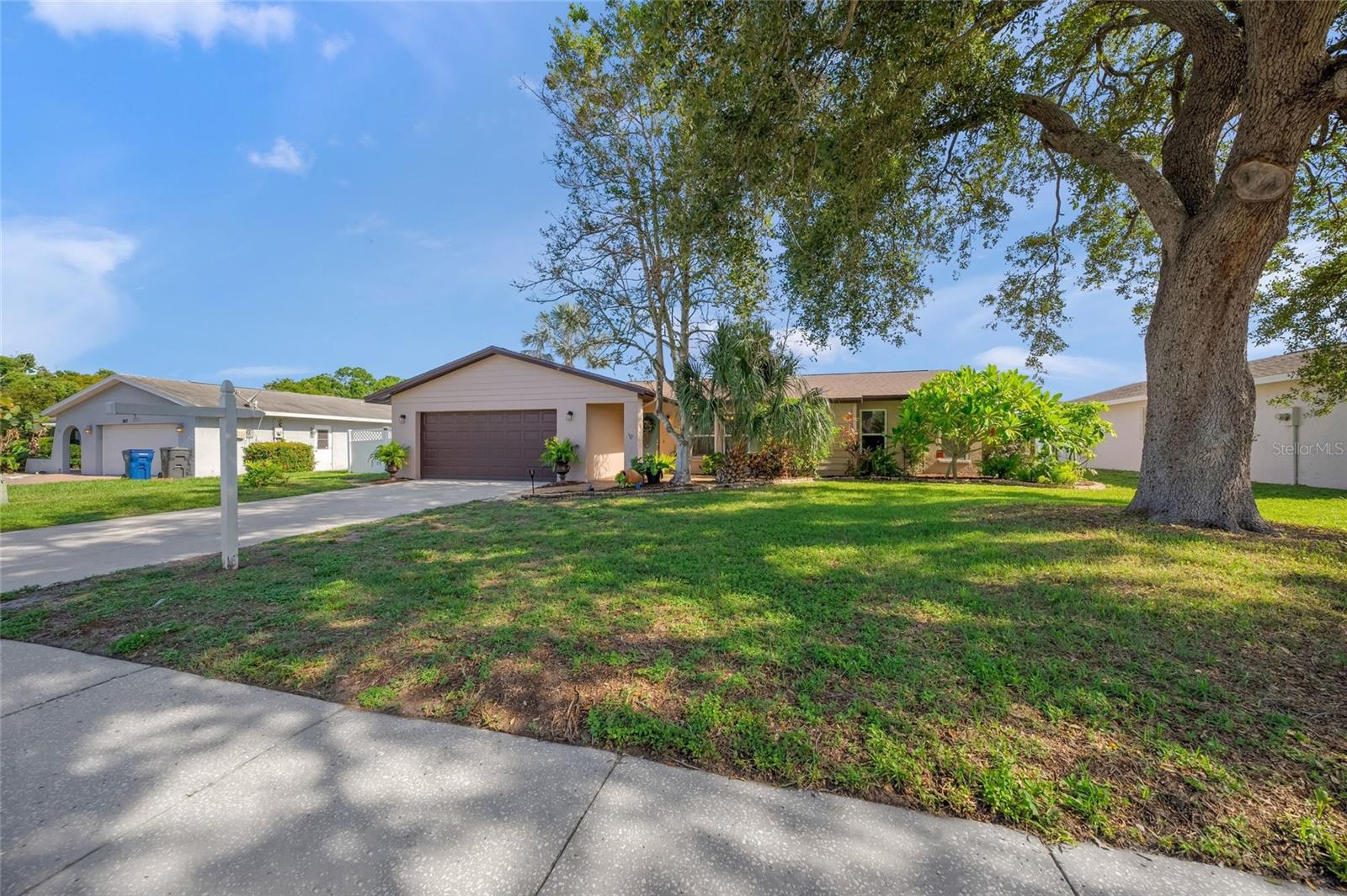 911 Southern Pine Ln, Sarasota, FL 34243