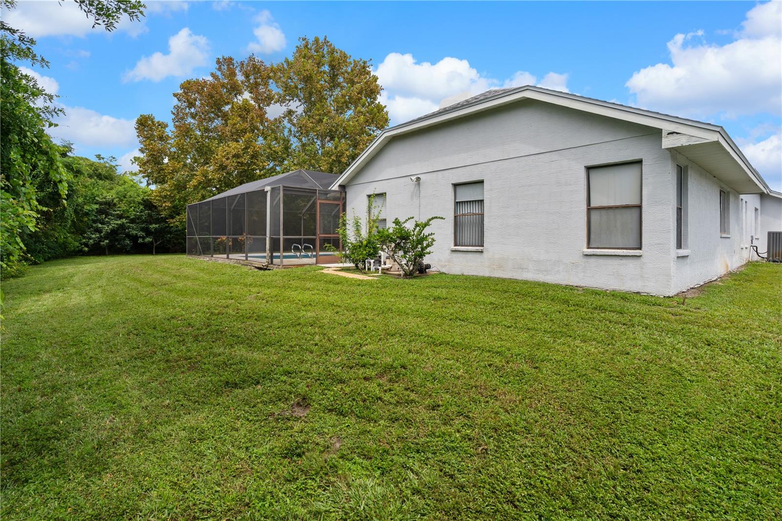 3225 Glenwood Cir, Holiday, FL 34691