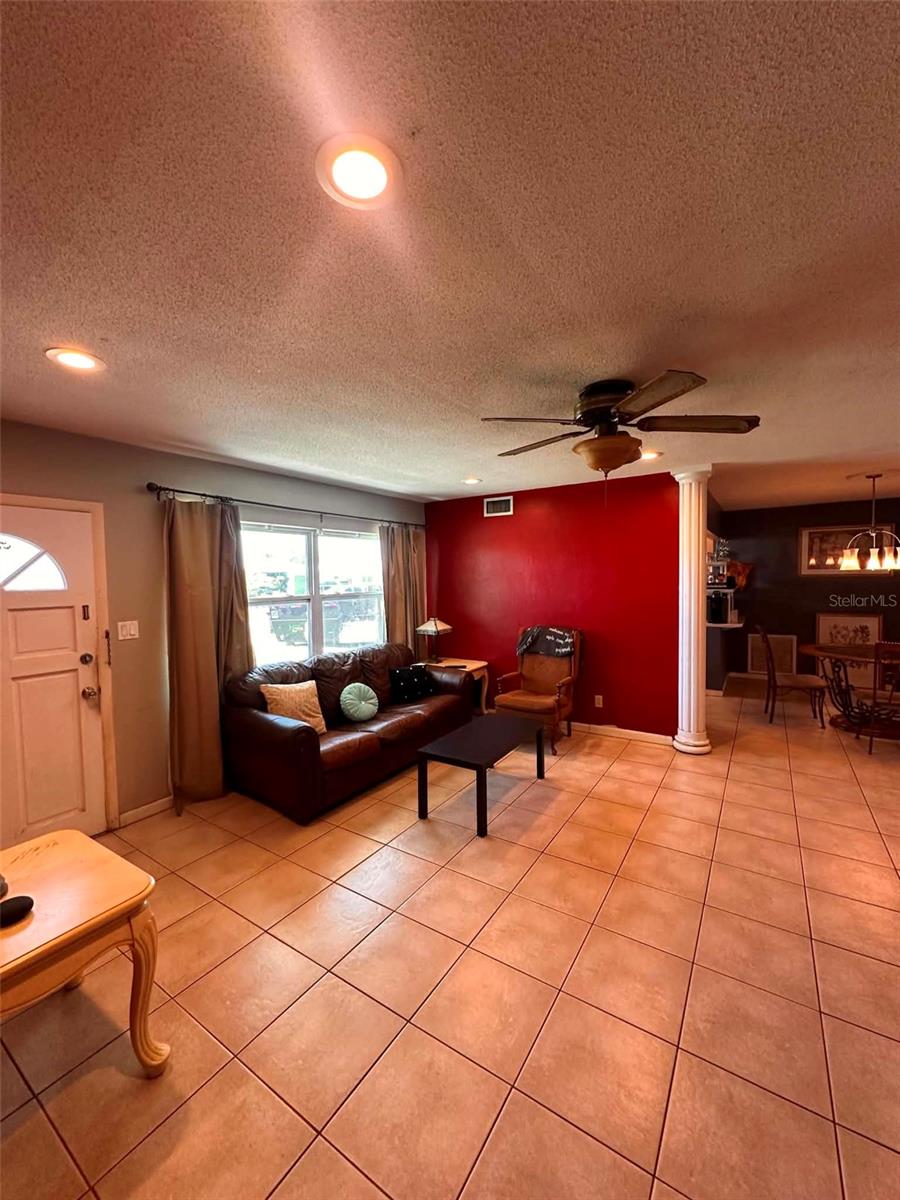 8923 110th Ln, Seminole, FL 33772
