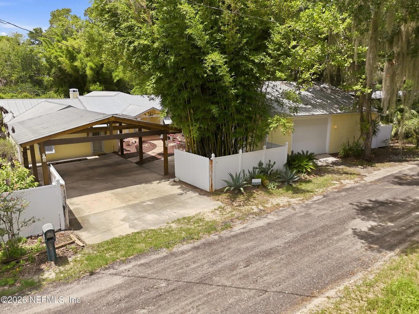 7932 Breezy Point Rd W, Melrose, FL 32666