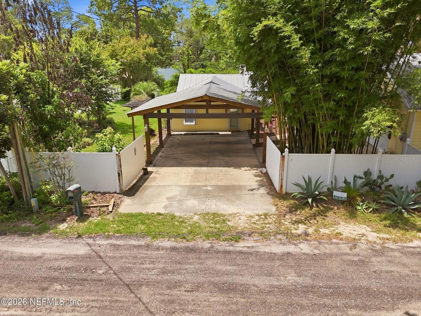 7932 Breezy Point Rd W, Melrose, FL 32666