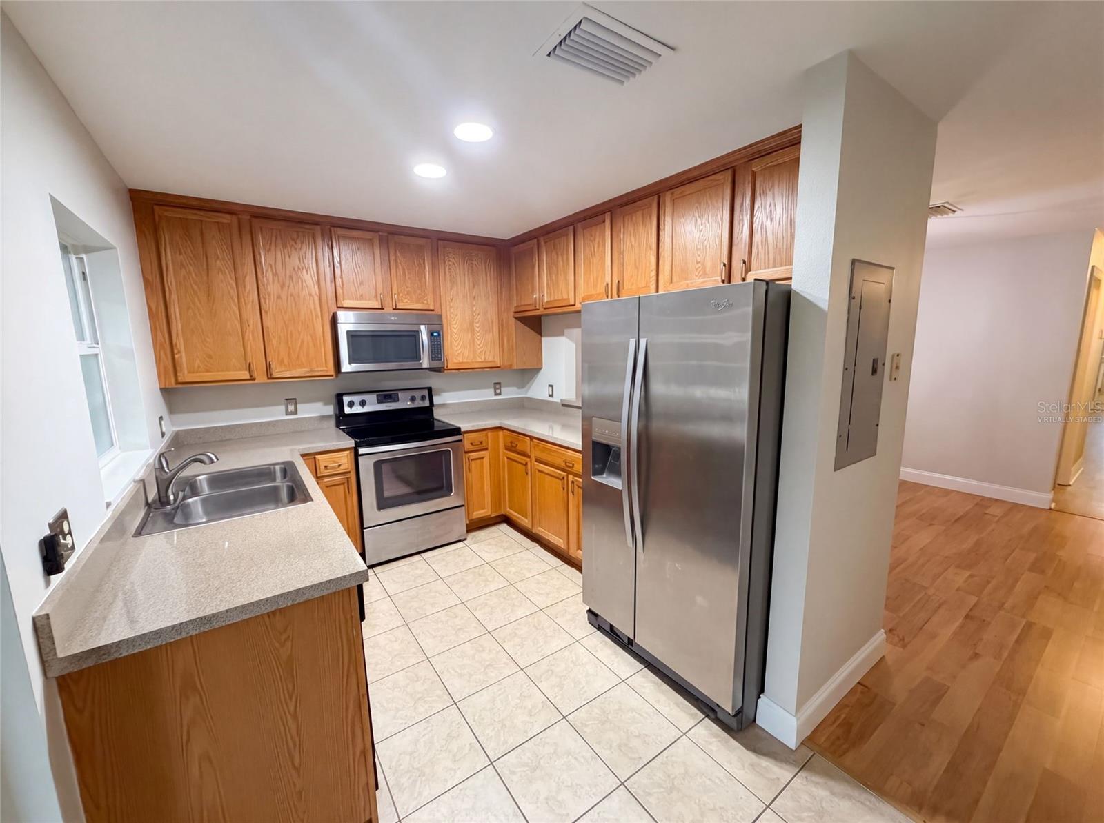 112 Coquina Bay Dr, St Petersburg, FL 33705