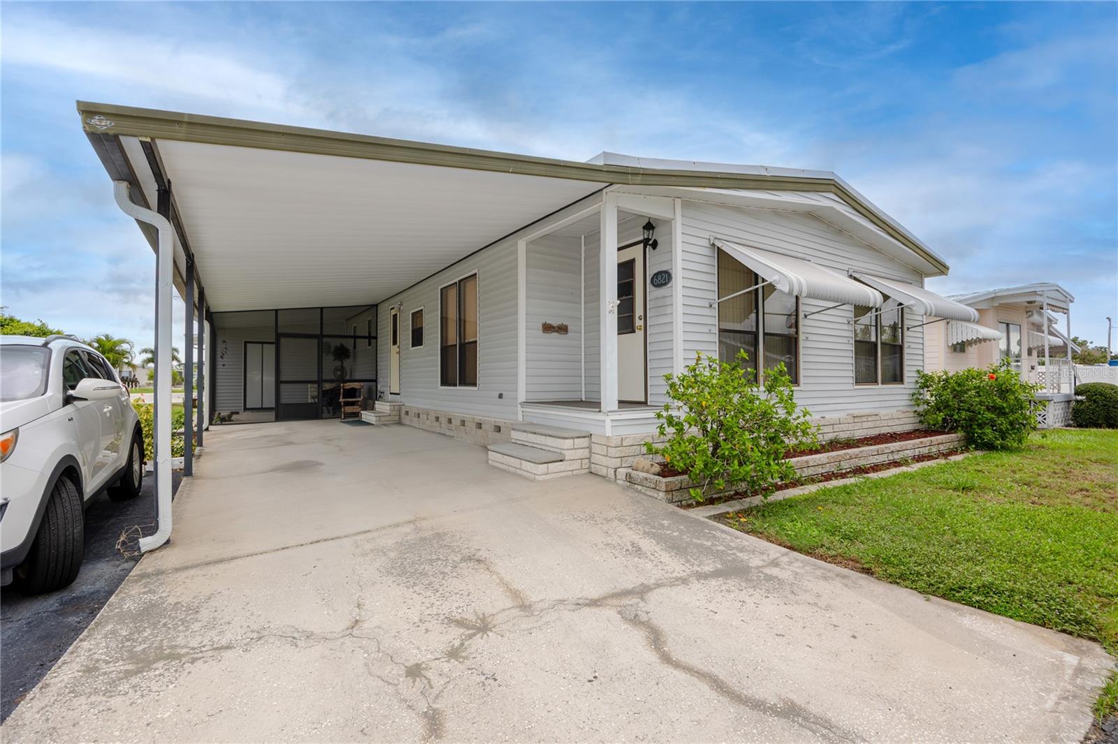 6821 Americana Dr NE #106, St Petersburg, FL 33702