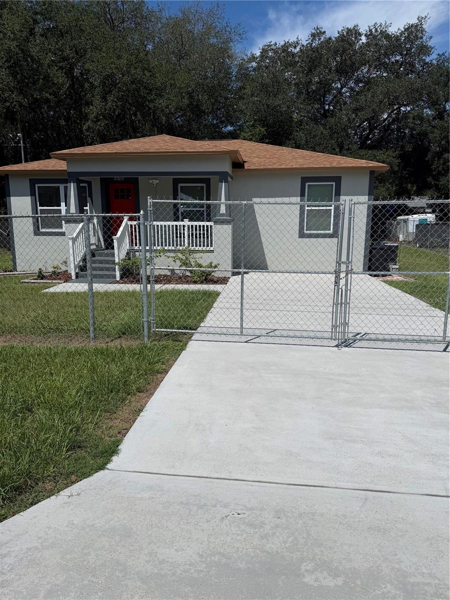 21015 Market St, Dade City, FL 33523