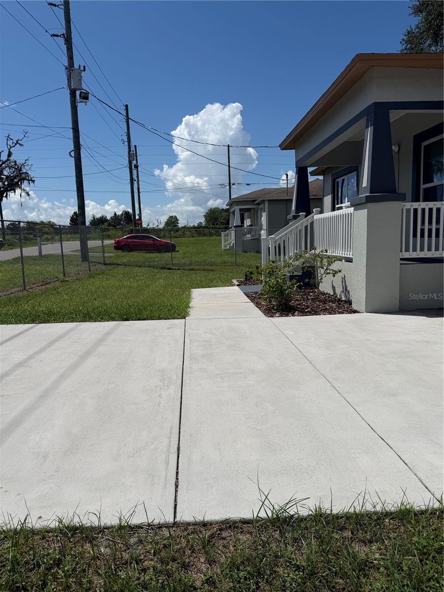 21015 Market St, Dade City, FL 33523