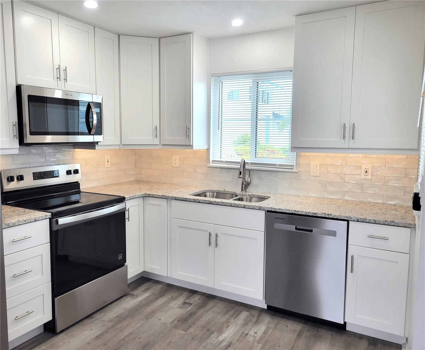 957 Sandpiper Cir, Bradenton, FL 34209