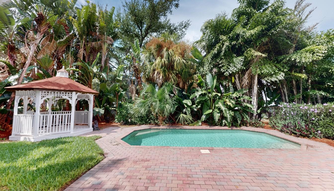 120 Park St N, St Petersburg, FL 33710