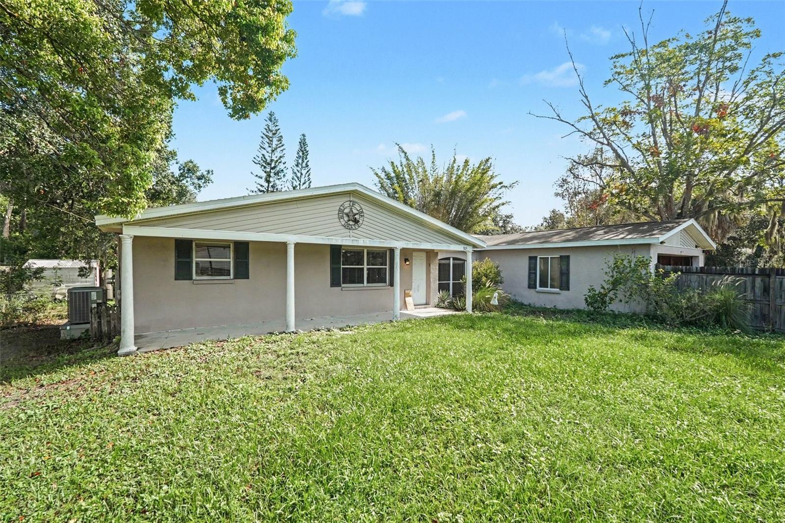 805 W College Ave, Ruskin, FL 33570