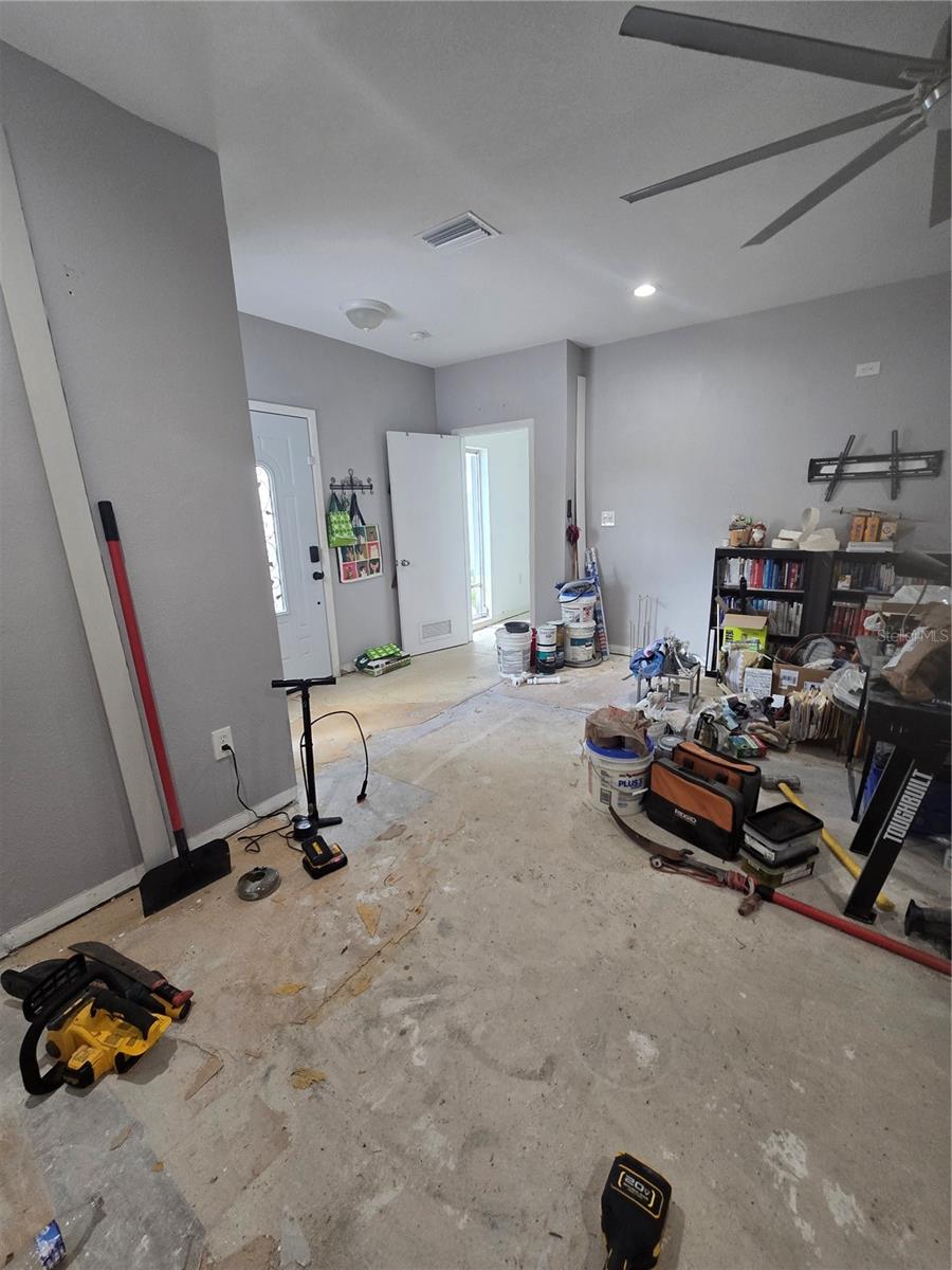 908 Grand Central St, Clearwater, FL 33756