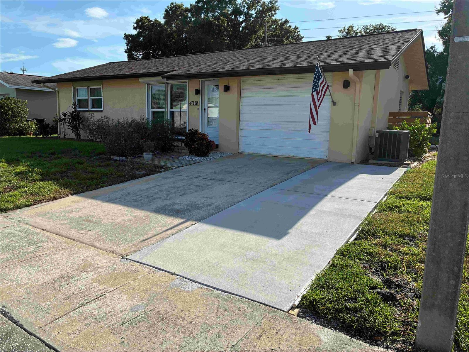 4318 Great Lakes Dr N, Clearwater, FL 33762