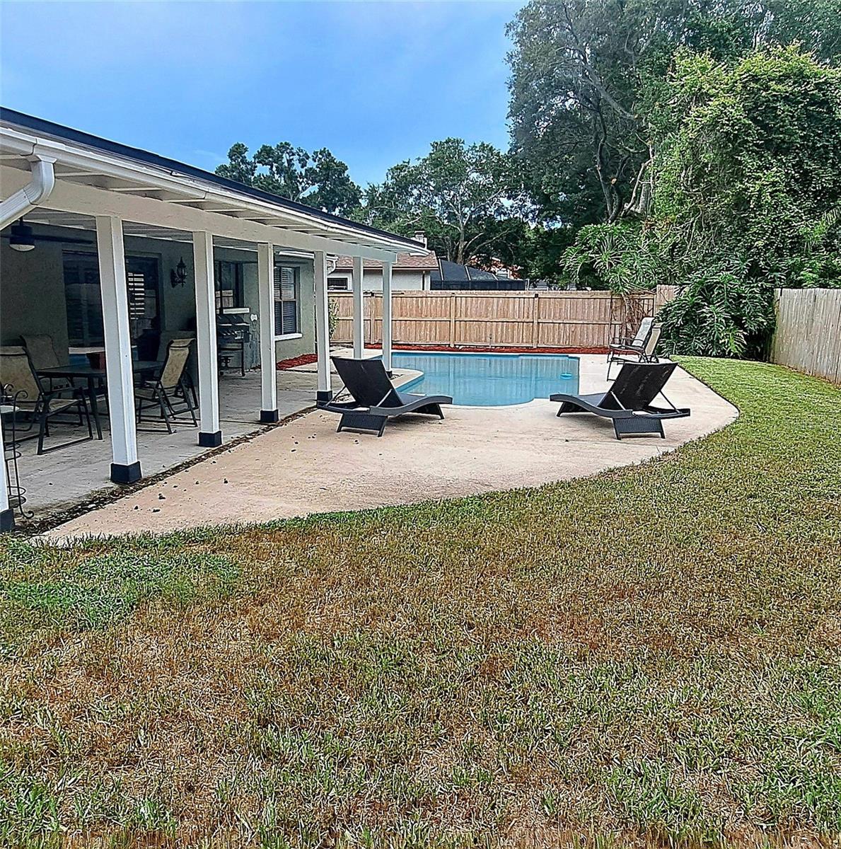 11414 Country Oaks Dr, Tampa, FL 33618