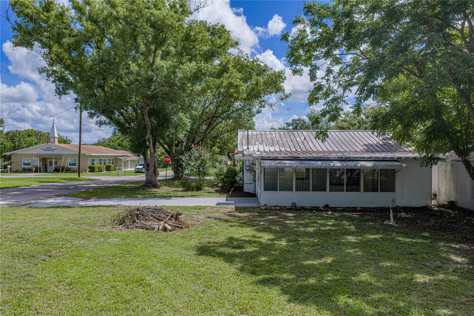 5207 10th St, Zephyrhills, FL 33542