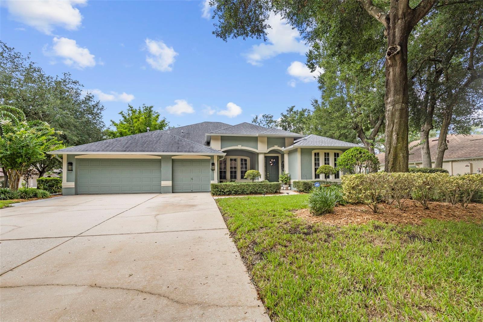 28 Camelot Ridge Dr, Brandon, FL 33511
