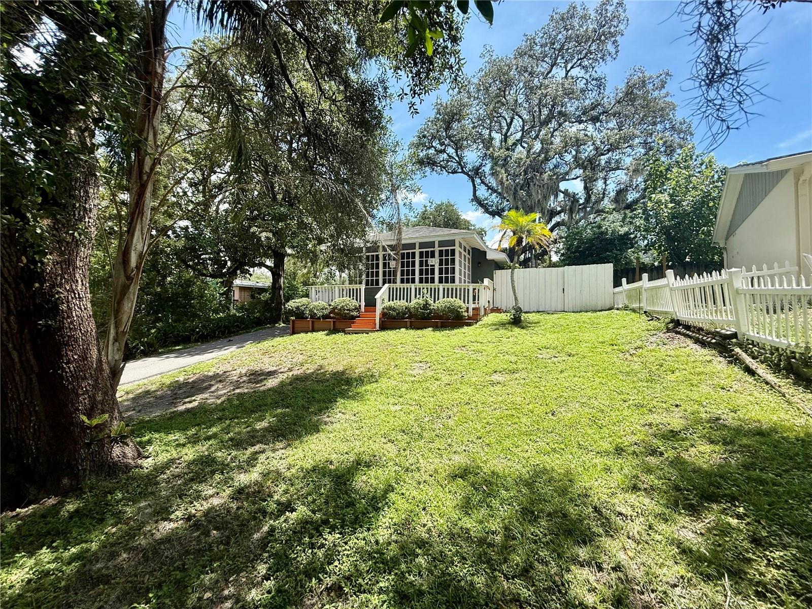 1014 W Mohawk Ave, Tampa, FL 33603