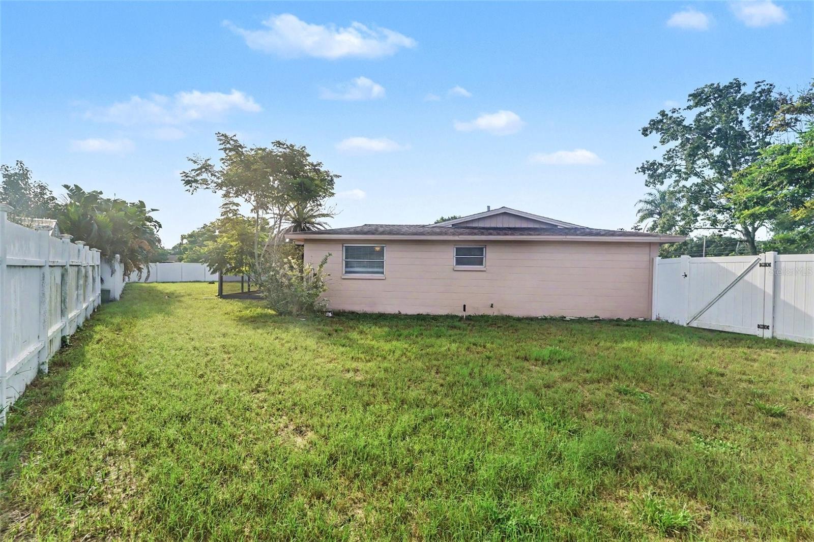 5751 Dolores Dr, Holiday, FL 34690