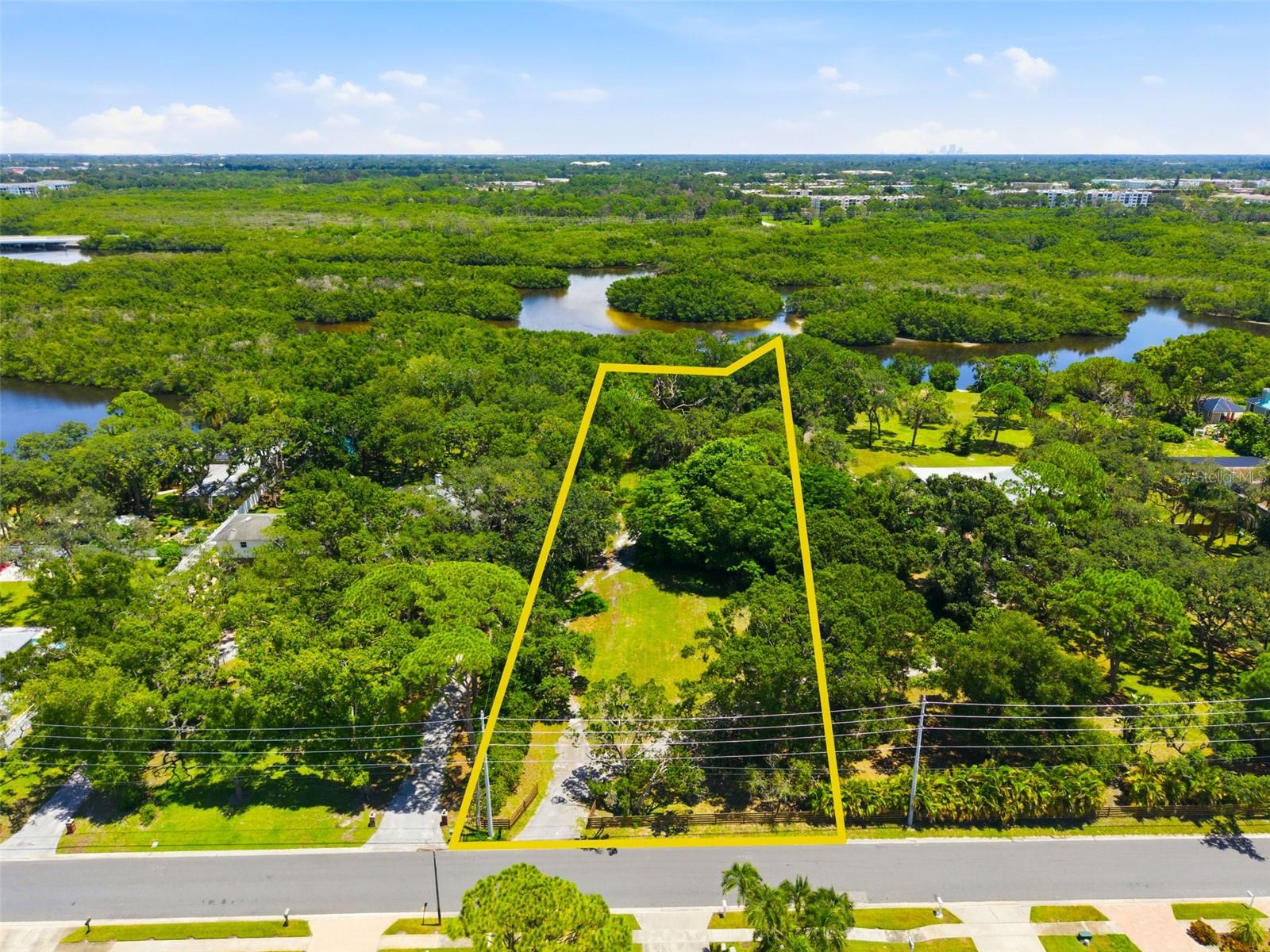6495 Burning Tree Dr, Seminole, FL 33777