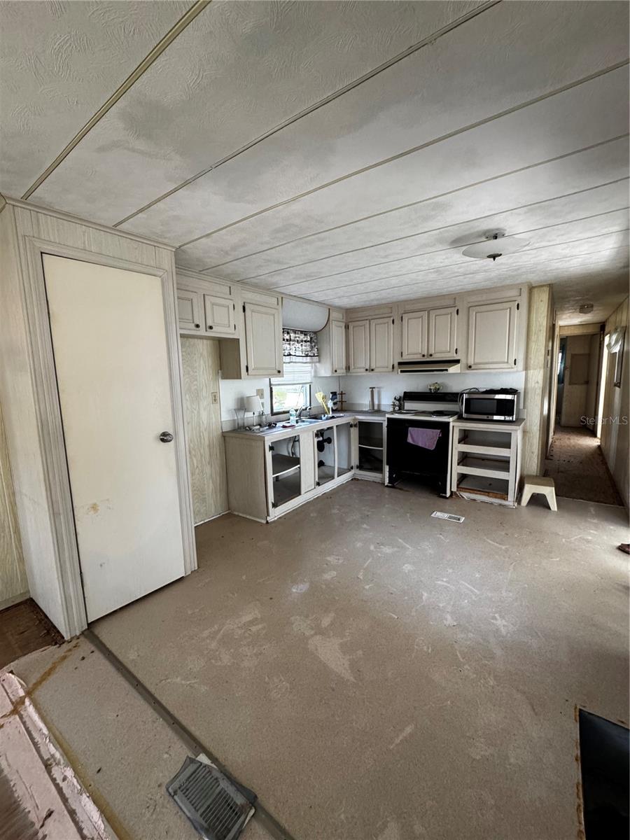 6810 Gull Ln, Hudson, FL 34667