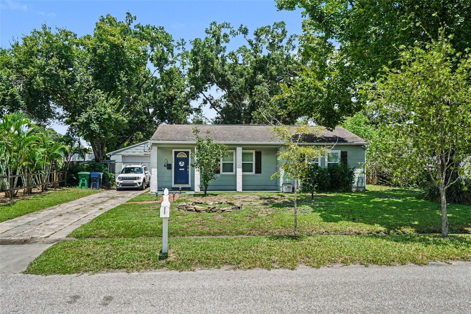 1509 W Barr Dr, Tampa, FL 33603