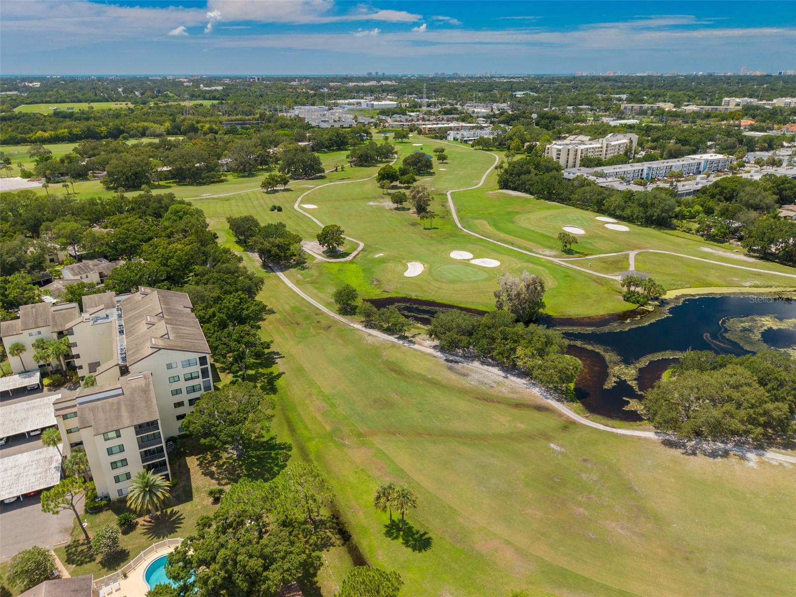 700 Starkey Rd #323, Largo, FL 33771