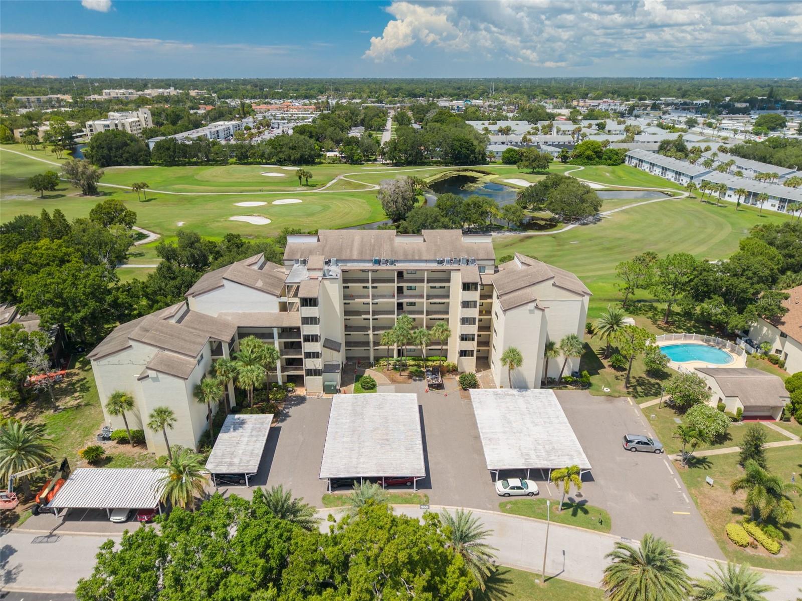 700 Starkey Rd #323, Largo, FL 33771