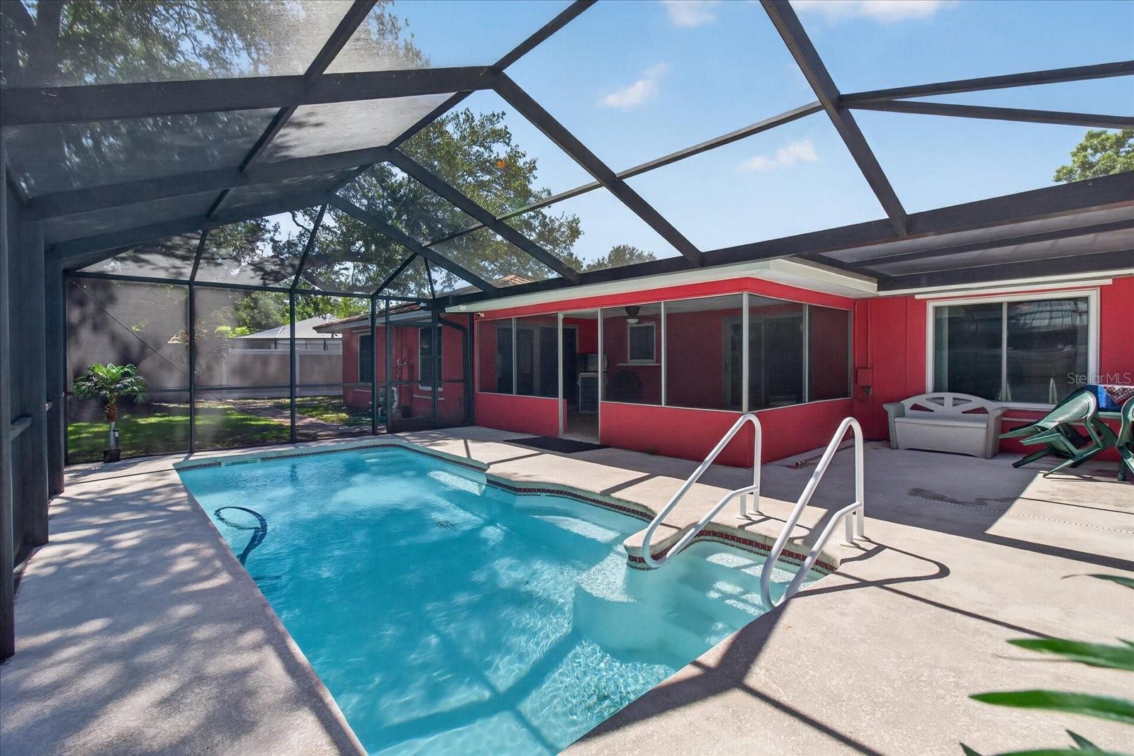 13497 Oval Dr E, Largo, FL 33774