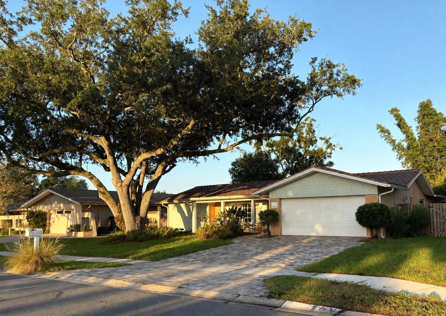 1874 Wateroak Dr W, Clearwater, FL 33764