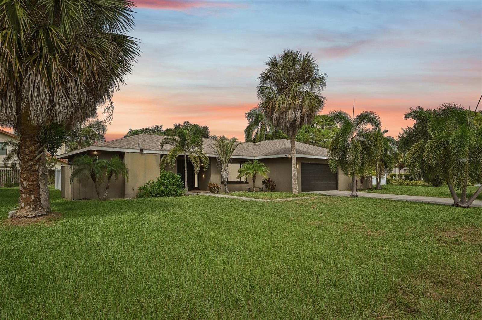 6106 45th St W, Bradenton, FL 34210