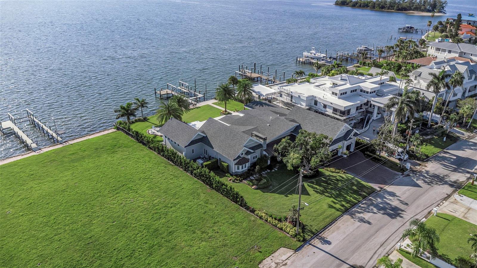 1744 Santa Barbara Dr, Dunedin, FL 34698