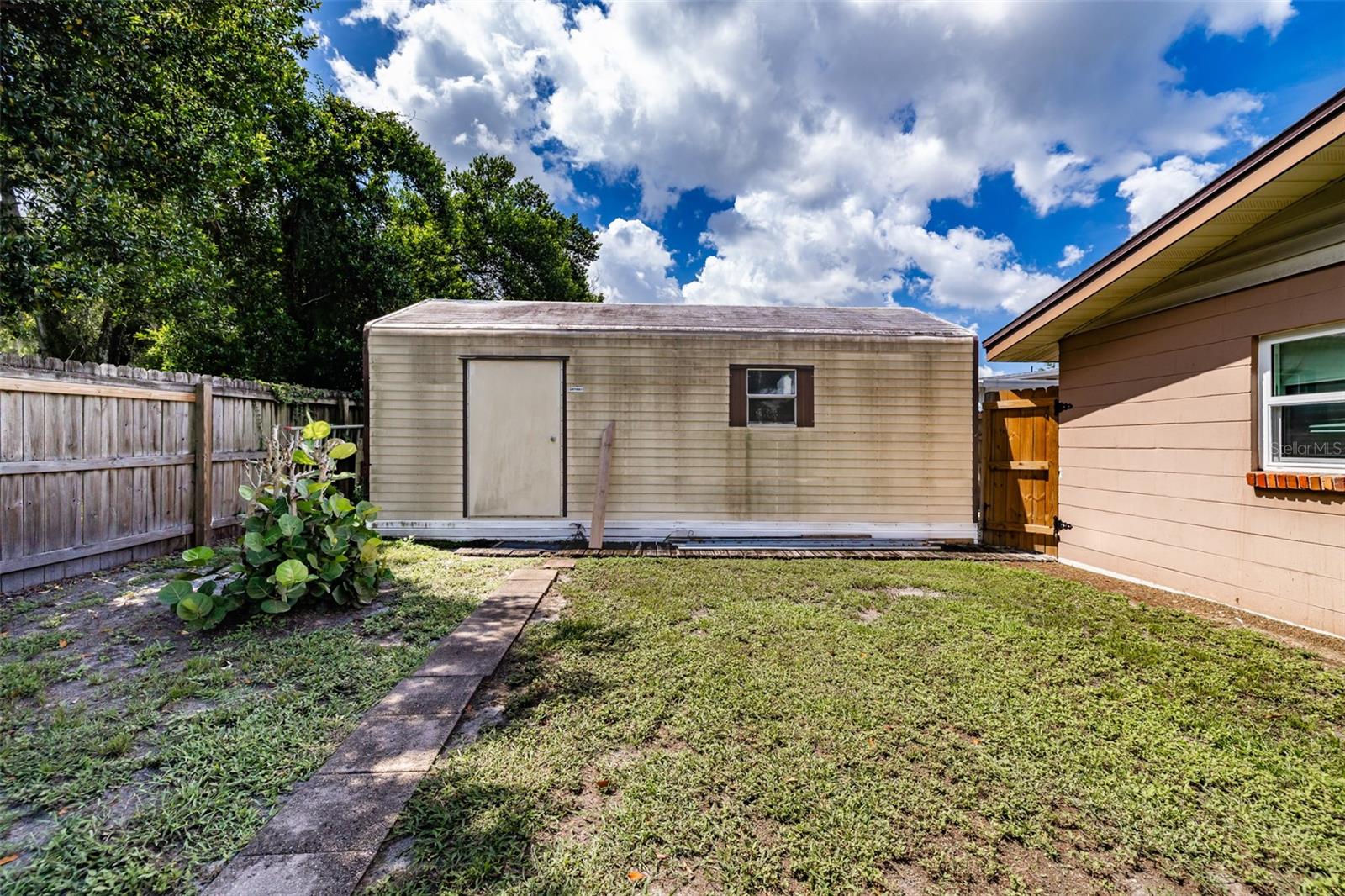 1205 W Camellia Dr, Brandon, FL 33510