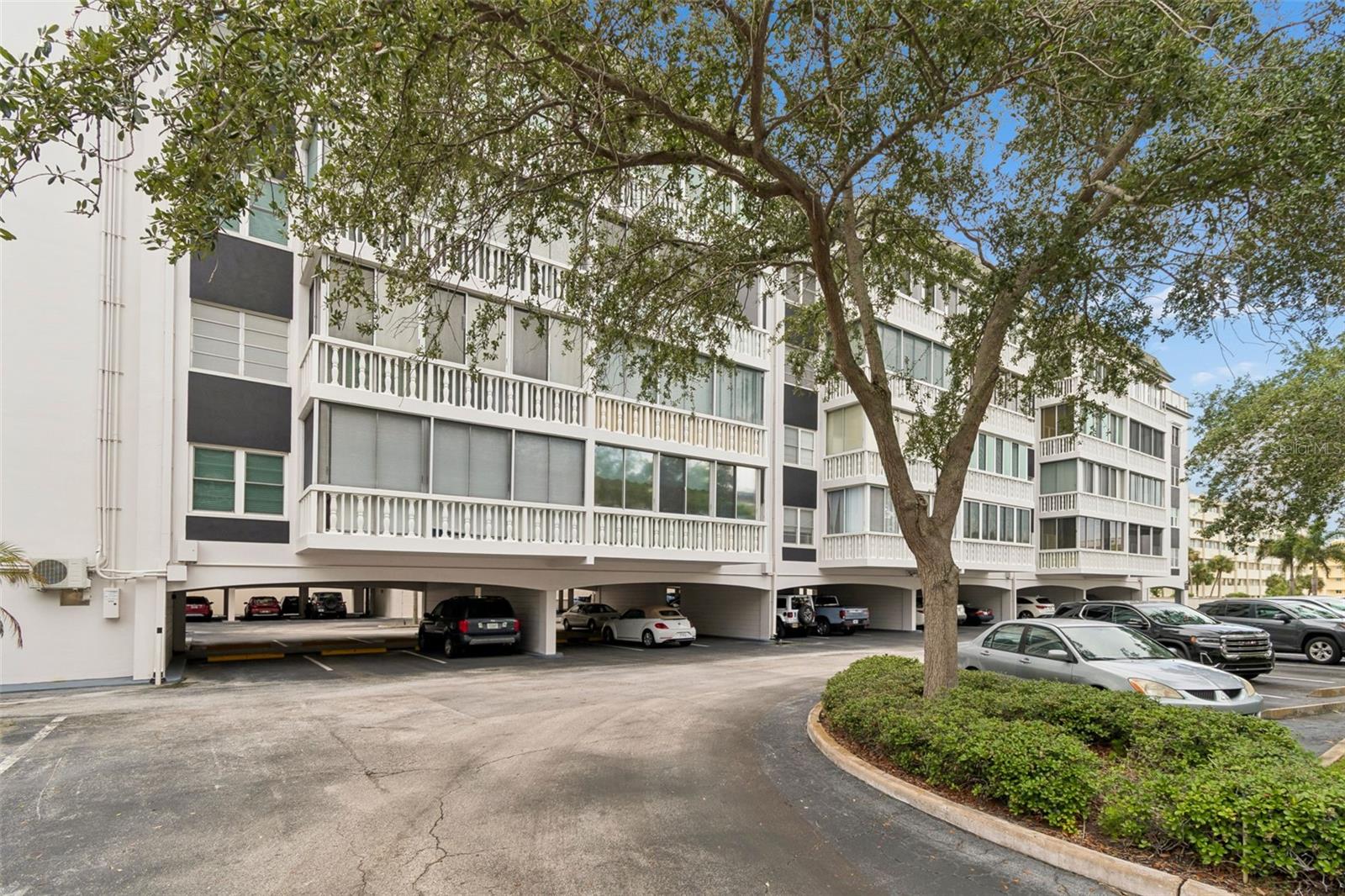 139 Bluff View Dr #110, Belleair Bluffs, FL 33770