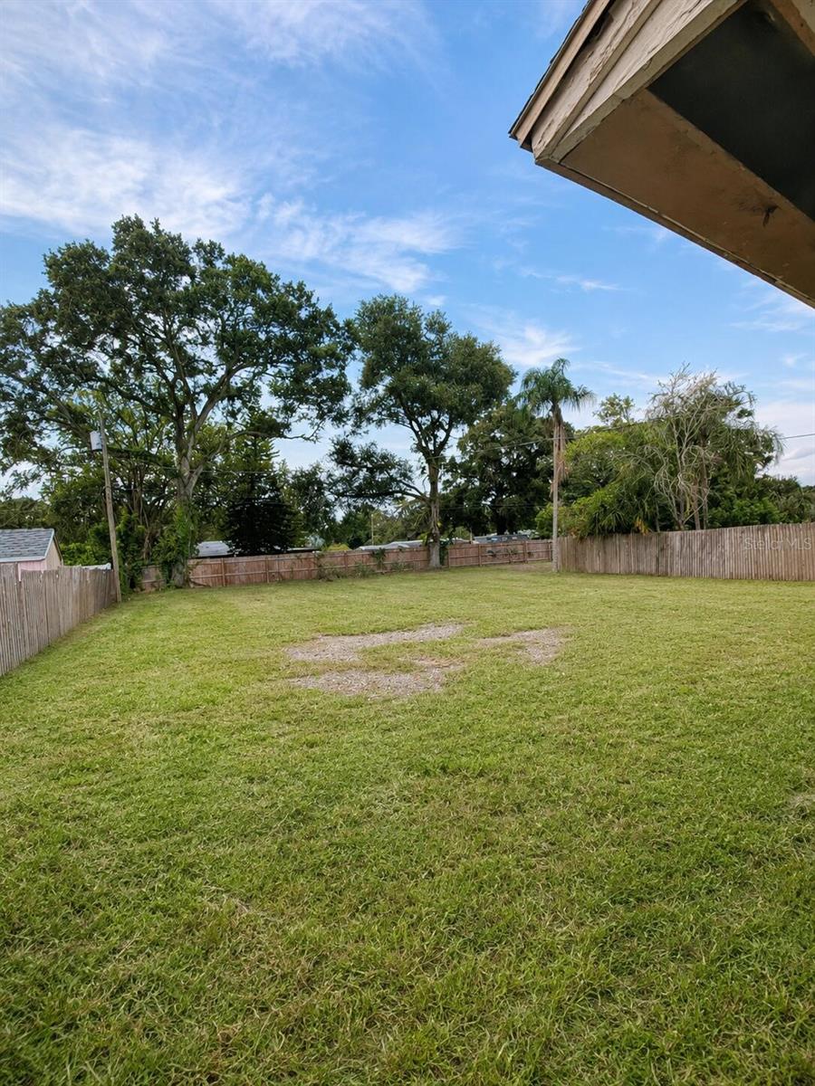 1370 Admiral Woodson Ln, Clearwater, FL 33755