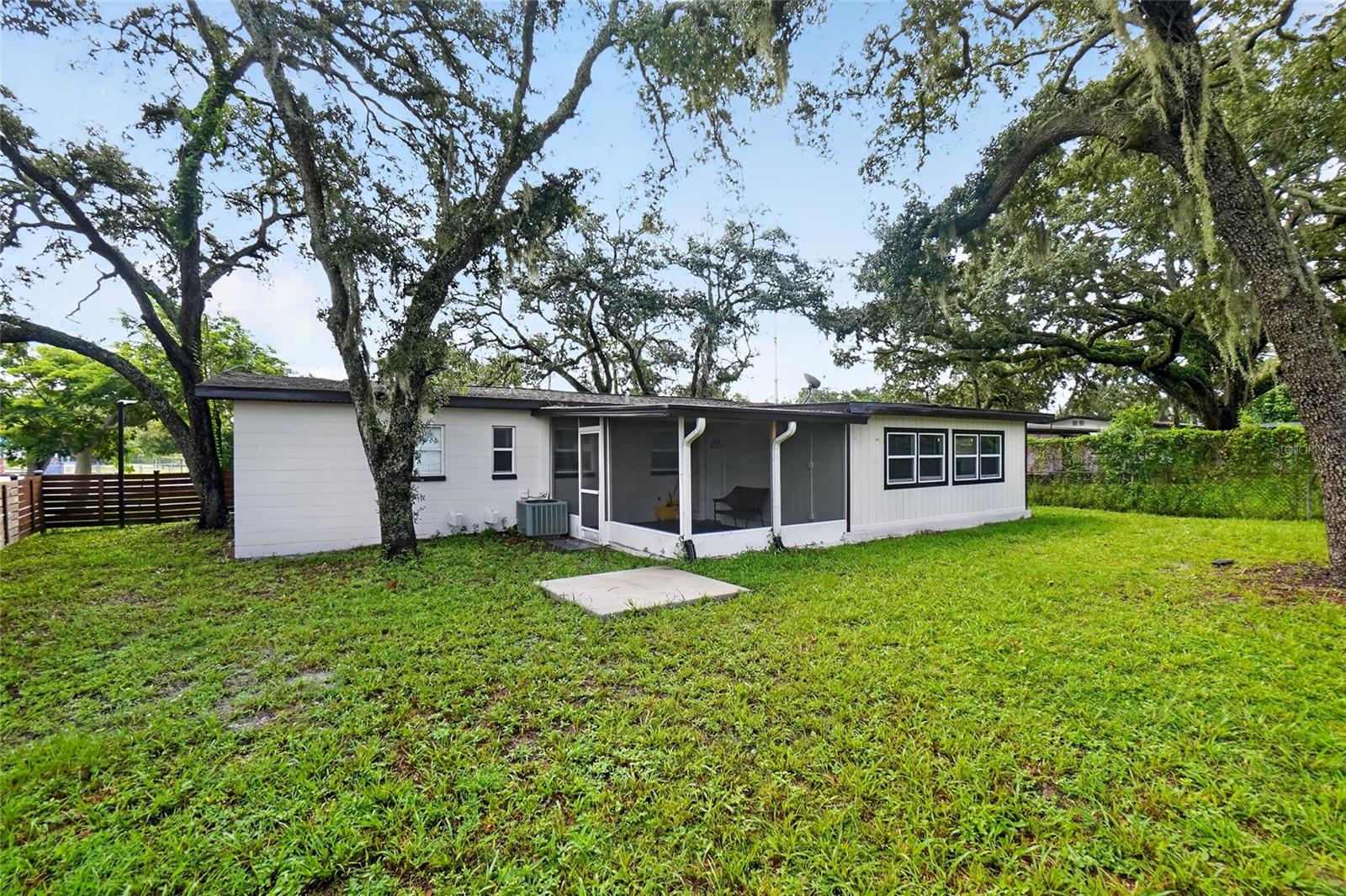 10420 N 22nd St, Tampa, FL 33612