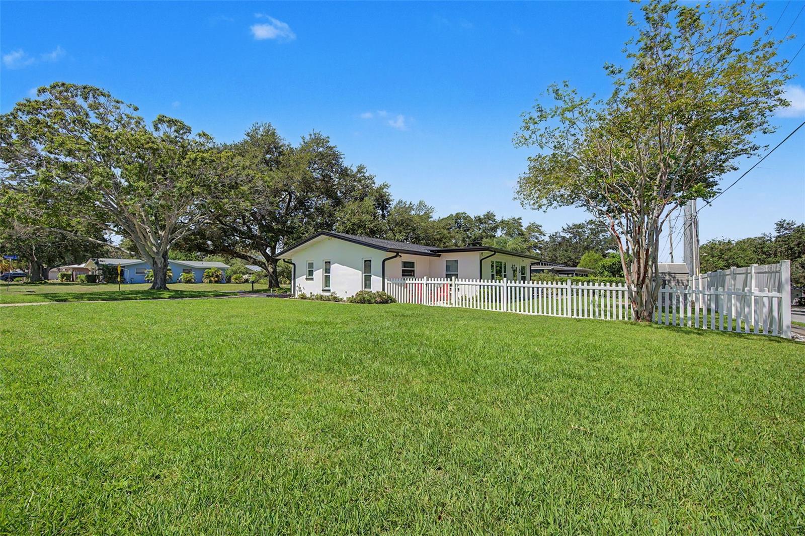 1666 Souvenir Dr, Clearwater, FL 33755