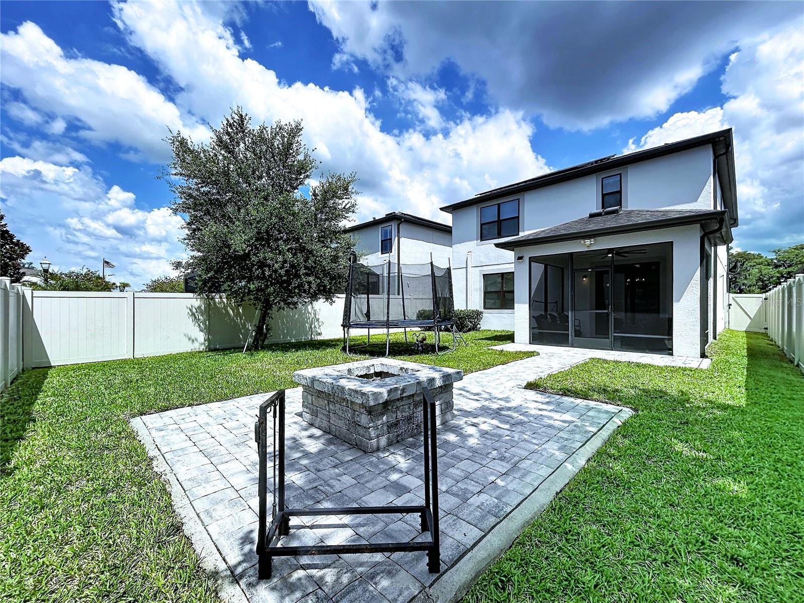 19219 Leonard Rd, Lutz, FL 33558