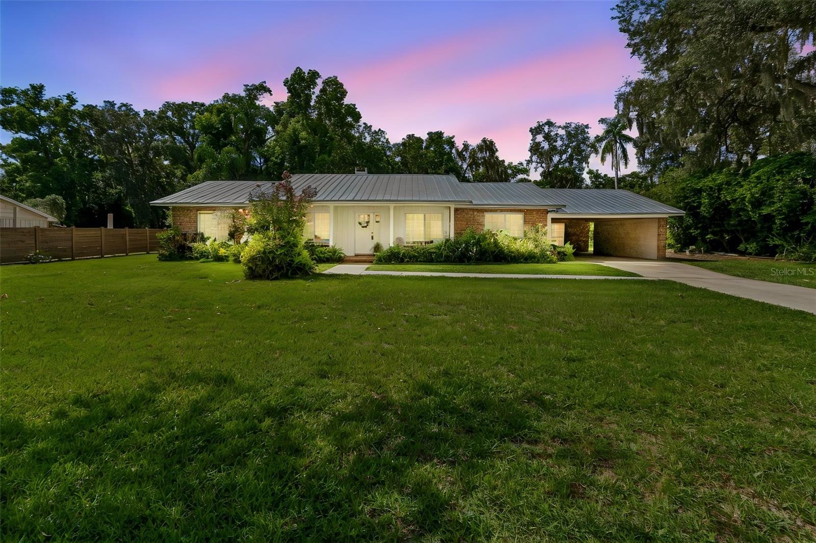909 Tomlinson Dr, Lutz, FL 33549