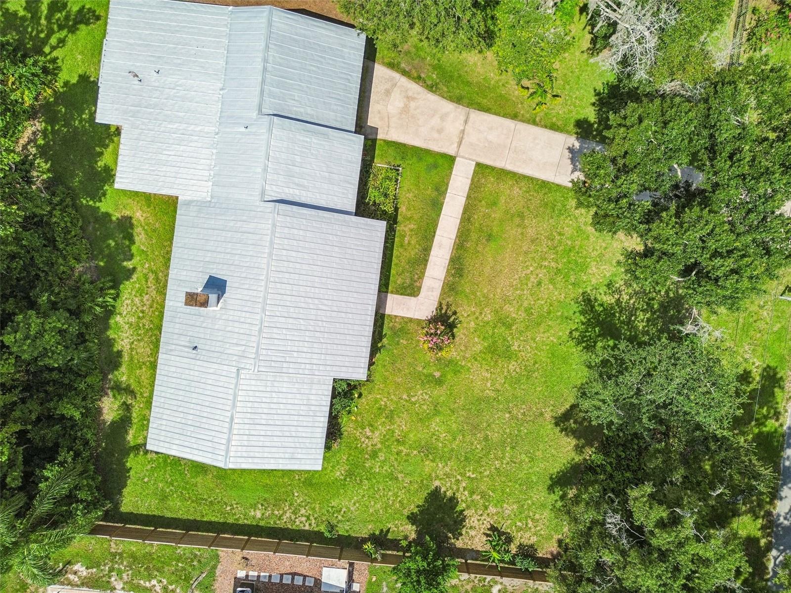 909 Tomlinson Dr, Lutz, FL 33549