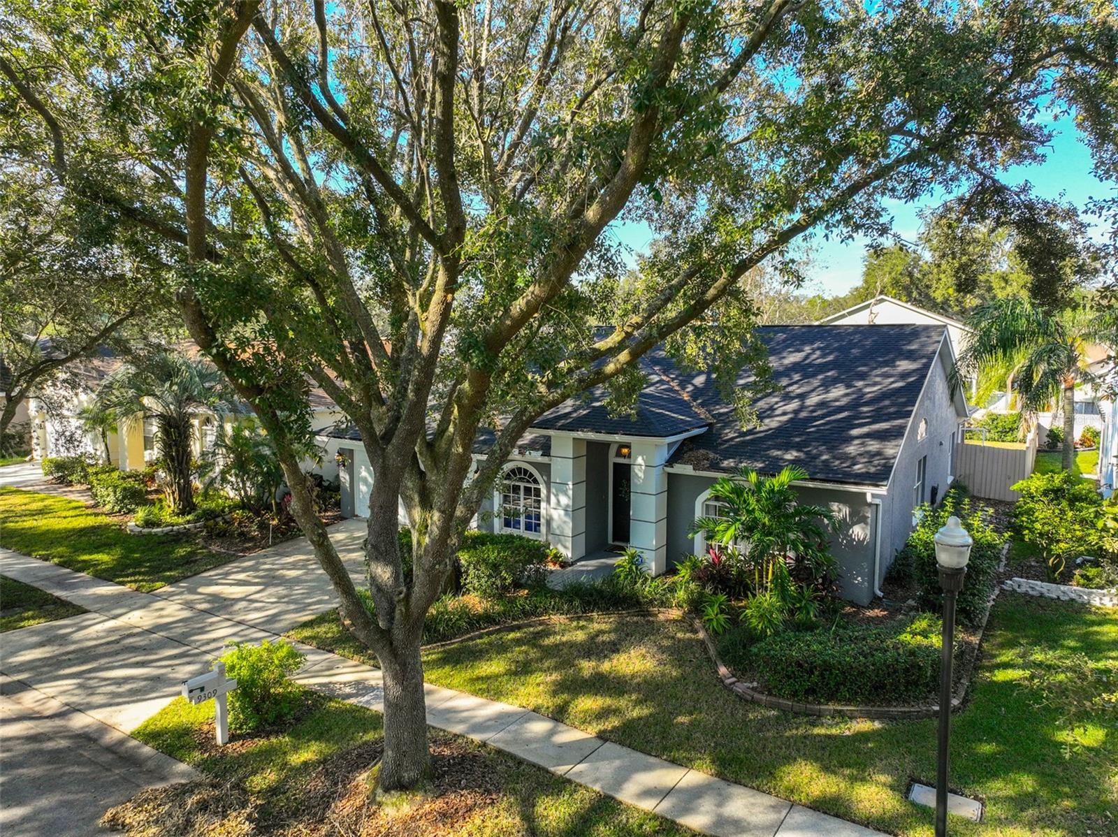 9309 Hampshire Park Dr, Tampa, FL 33647
