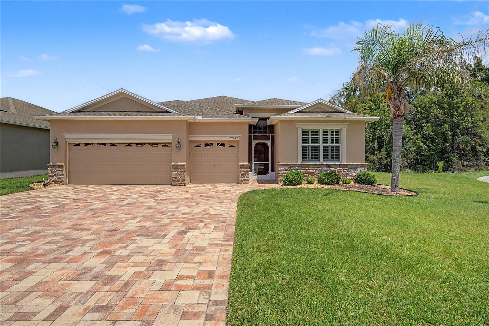 29079 Oxmoor Ct, San Antonio, FL 33576
