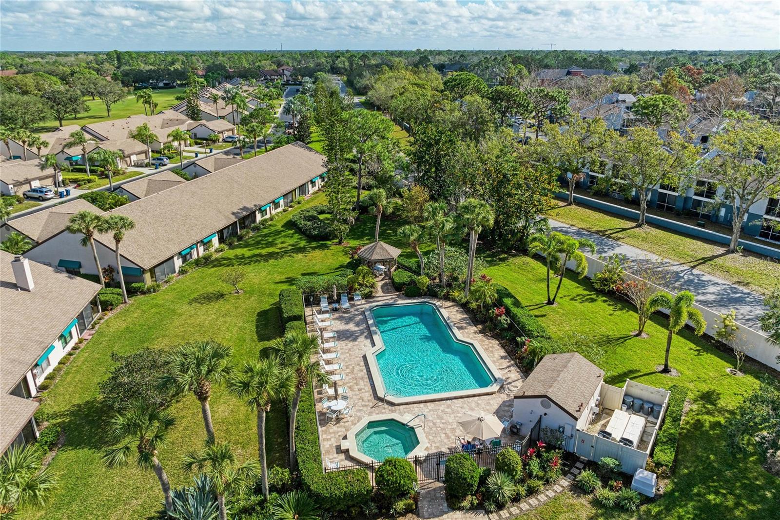 6085 Clubside Dr, Sarasota, FL 34243