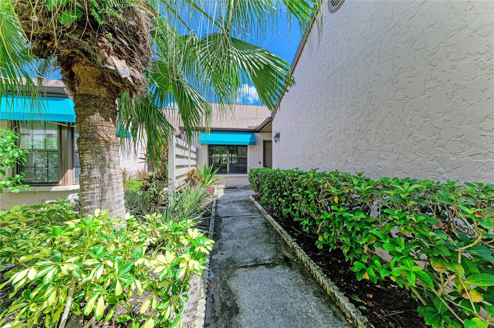 6085 Clubside Dr, Sarasota, FL 34243