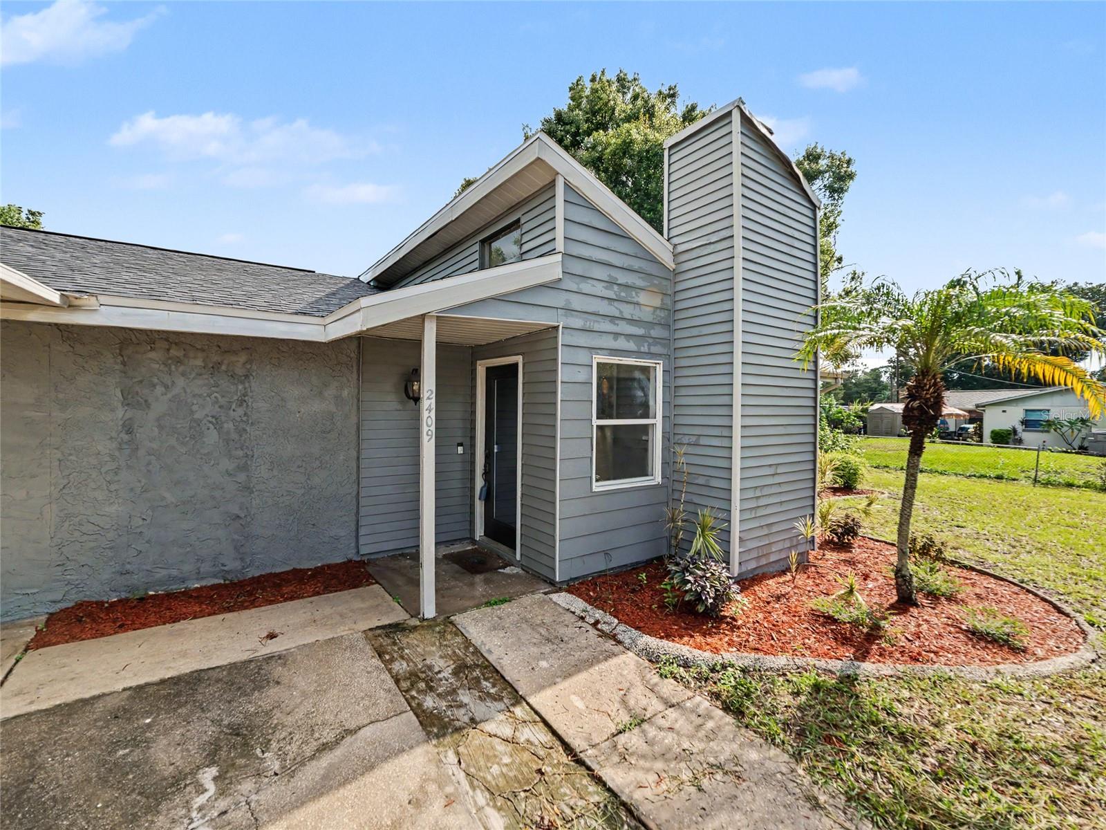 2409 11th Ave SE, Ruskin, FL 33570