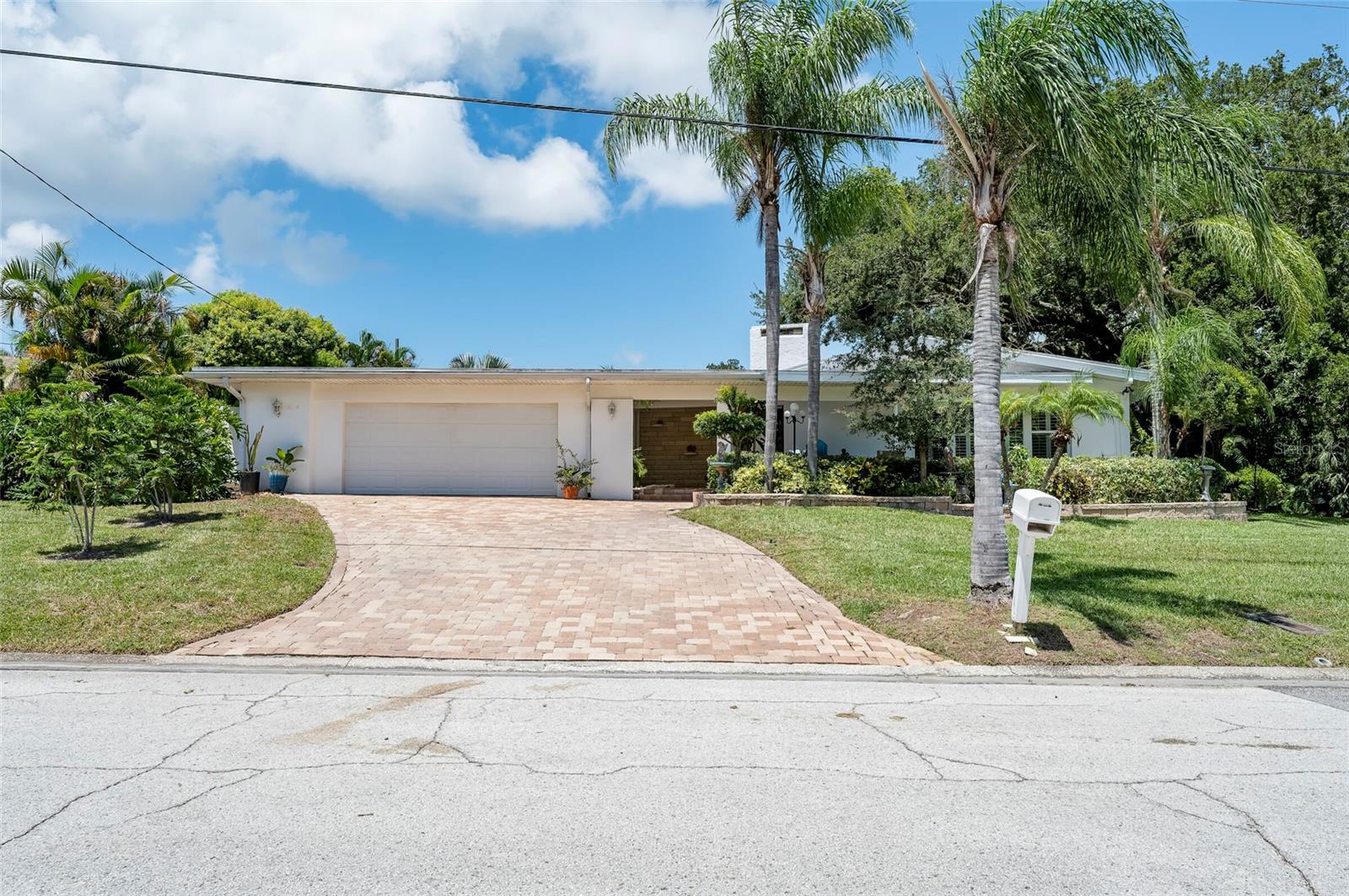 1294 Fairway Dr, Dunedin, FL 34698