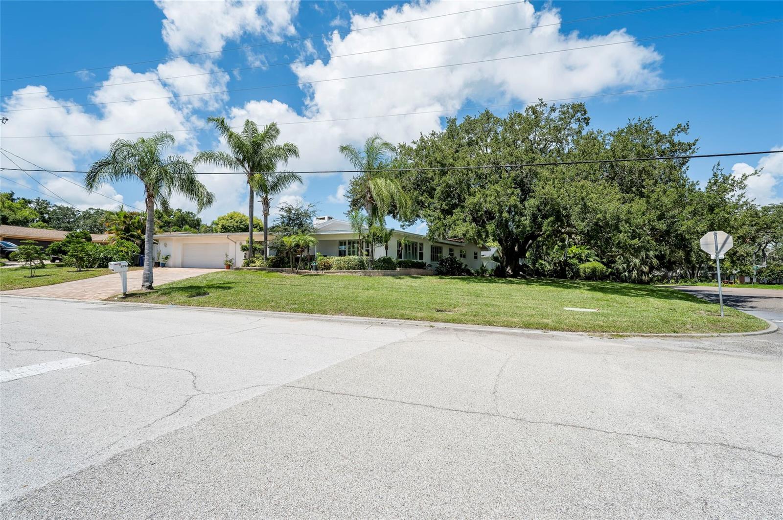 1294 Fairway Dr, Dunedin, FL 34698