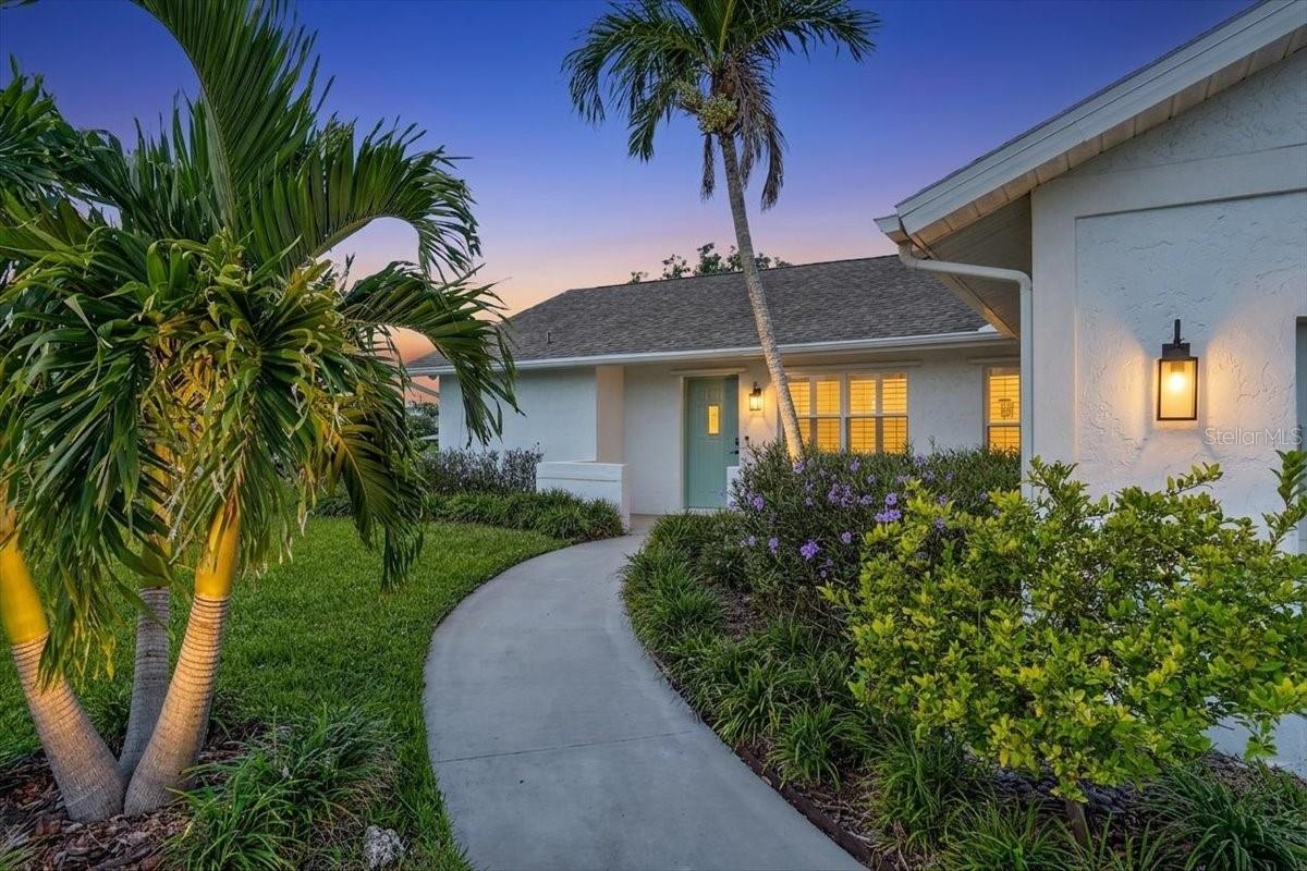 5016 Mangrove Point Rd, Bradenton, FL 34210