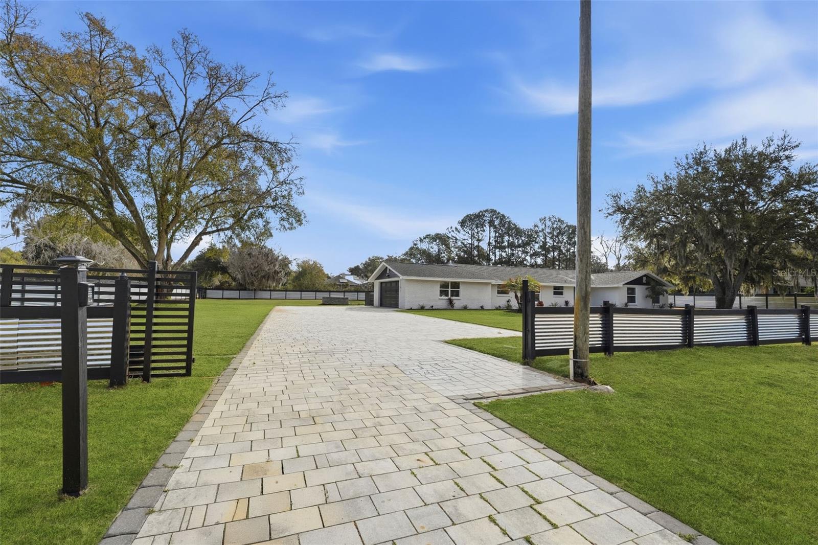 2338 Meadowbrook Dr, Lutz, FL 33558