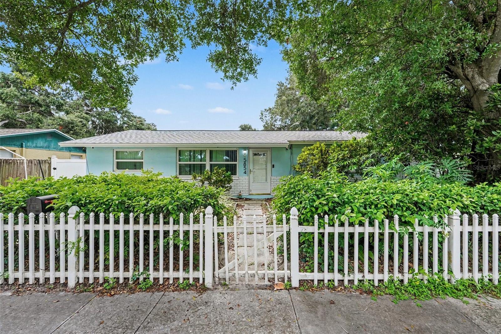 5854 93rd Ave N, Pinellas Park, FL 33782