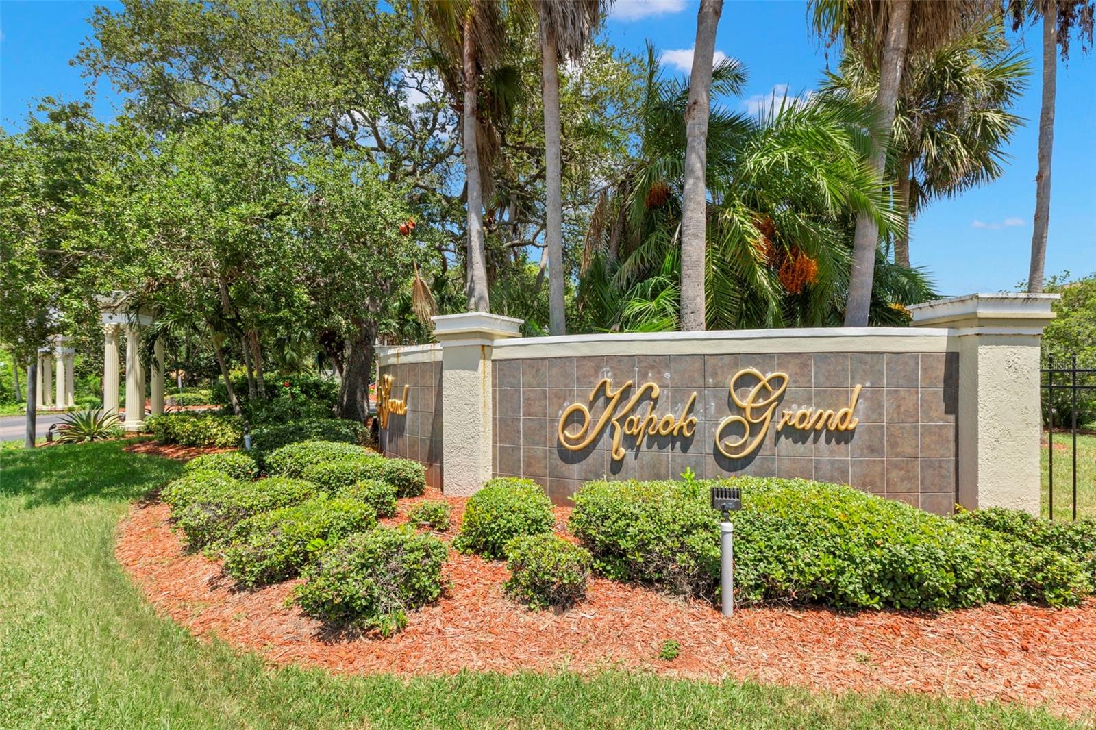 11117 Kapok Grand Cir, Madeira Beach, FL 33708
