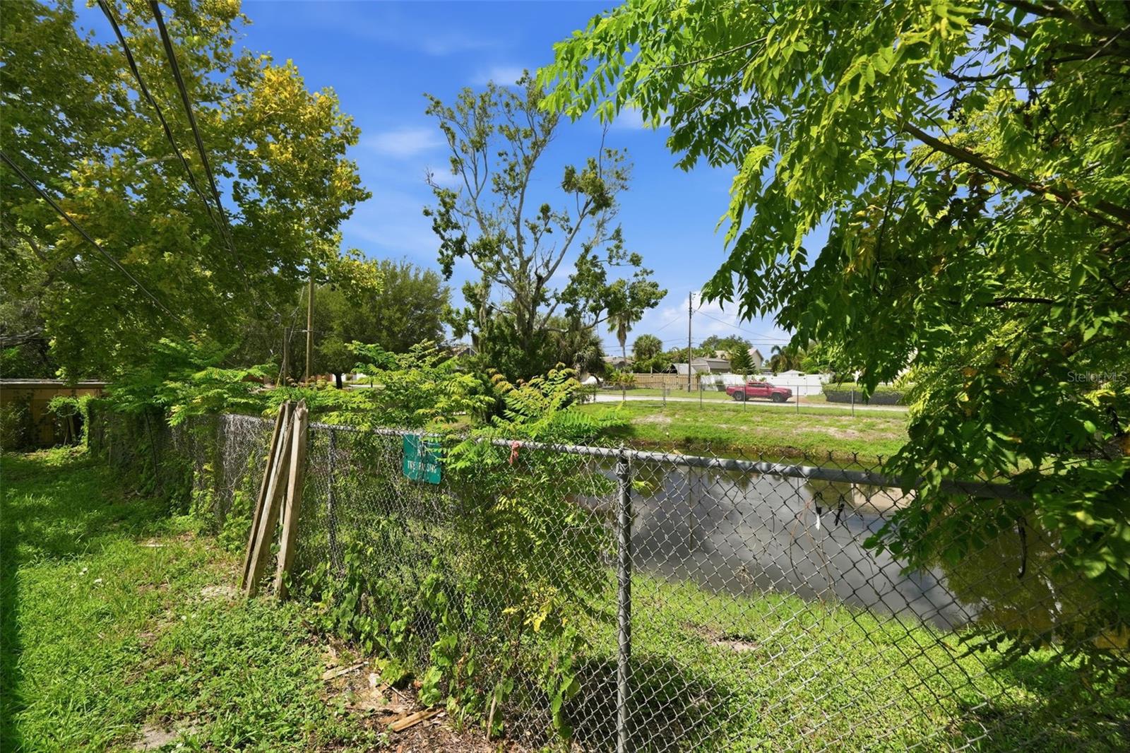 1304 E Boyer St, Tarpon Springs, FL 34689