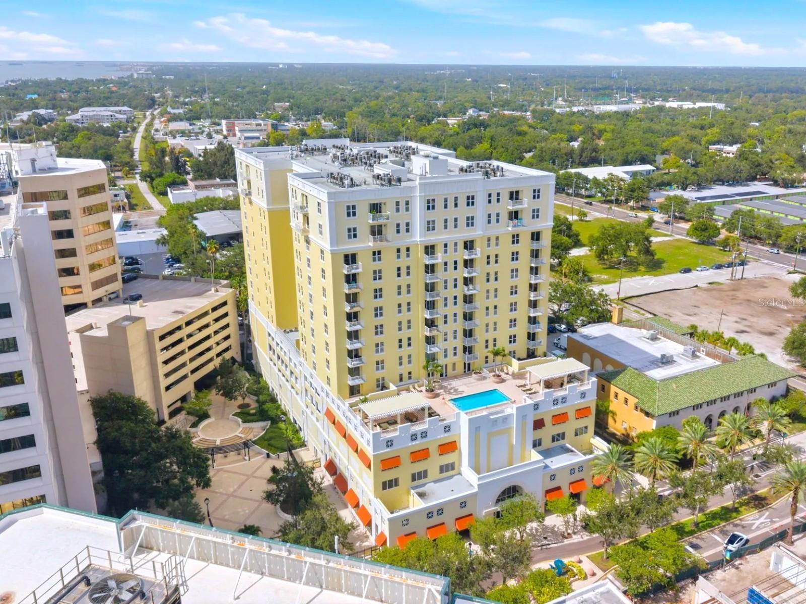 628 Cleveland St #1211, Clearwater, FL 33755