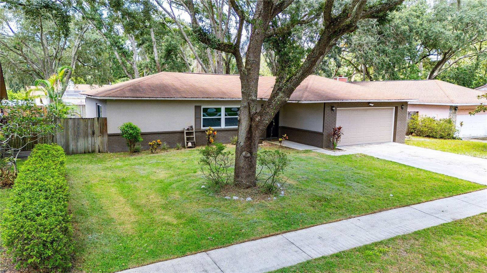 2423 Forrest Crest Cir, Lutz, FL 33549